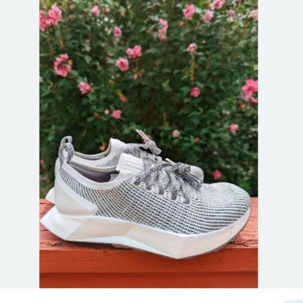 Allbirds Womens TF Tree Flyer Running Shoes Size 7 White Black Knit Lace Up